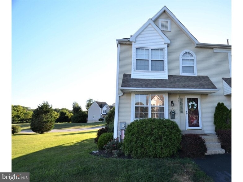 Primary Photo - 613 Longwood Rd