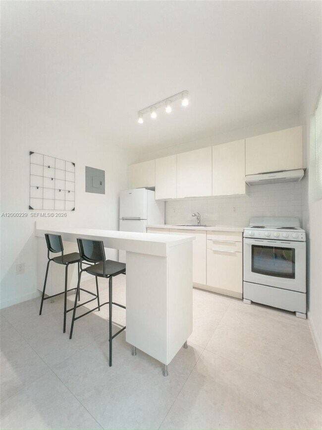 Building Photo - 3676 Oak Ave