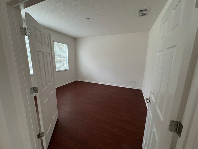 Building Photo - RENT JUST REDUCED!!!! SPACIOUS 4 BEDROOM H...