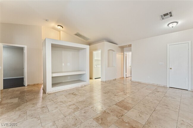 Building Photo - 857 Lantham Pl