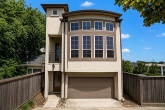 Building Photo - 1616 Live Oak St