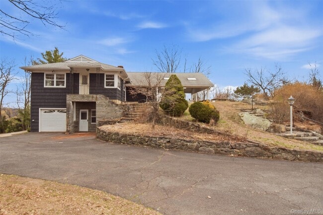 Building Photo - 27 Allapartus Cir