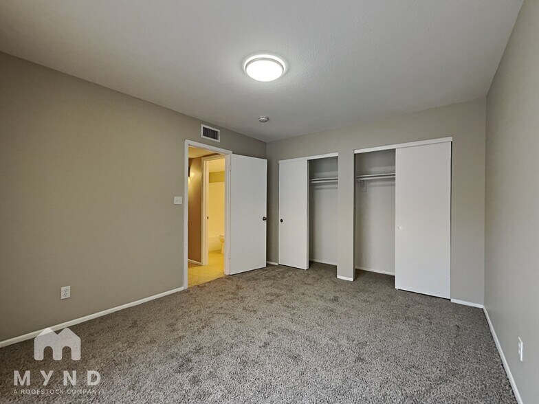 Building Photo - 16024 S Catalina St