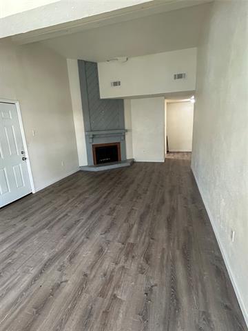 Building Photo - 9696 Walnut St