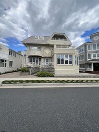 Building Photo - 105 S Clermont Ave