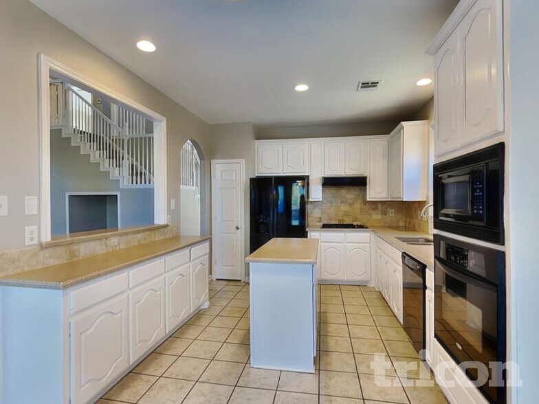 Building Photo - 1533 Mill Creek Dr