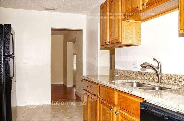 Building Photo - 6525 34th Ave N