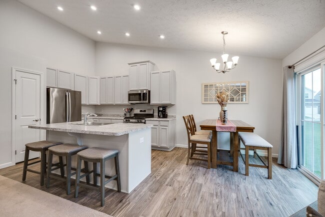 Building Photo - 194 Cresting Rd