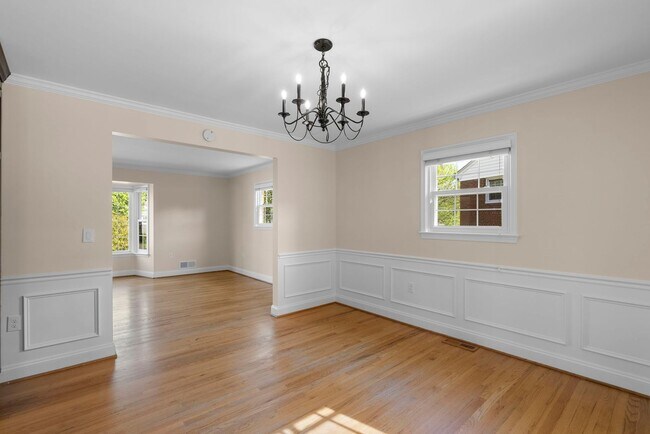 Building Photo - 3 Bed 2.5 Bath - Bethesda Split Level Single Family - Move In Ready