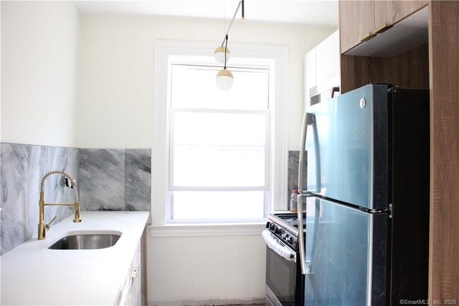 Building Photo - 433 Whitney Ave