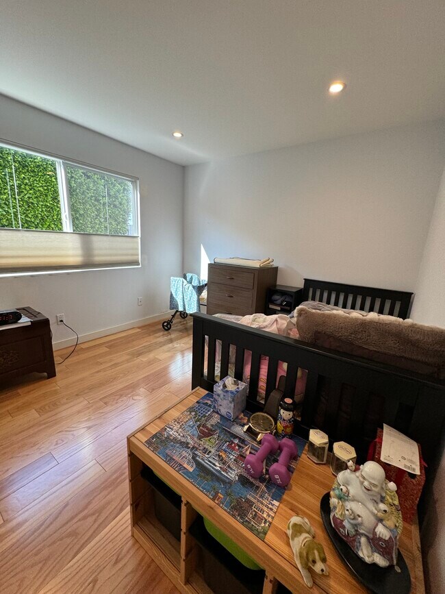 Bedroom 2 - 3017 Chaucer St