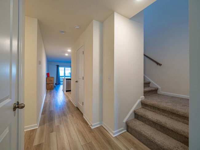 Building Photo - 1719 Camazay Dr