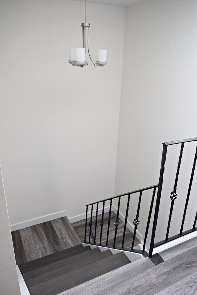 Building Photo - Flexible Lease Terms! Stunning 4BR/2.5BA Two-Story Renovated Townhome in UTC!