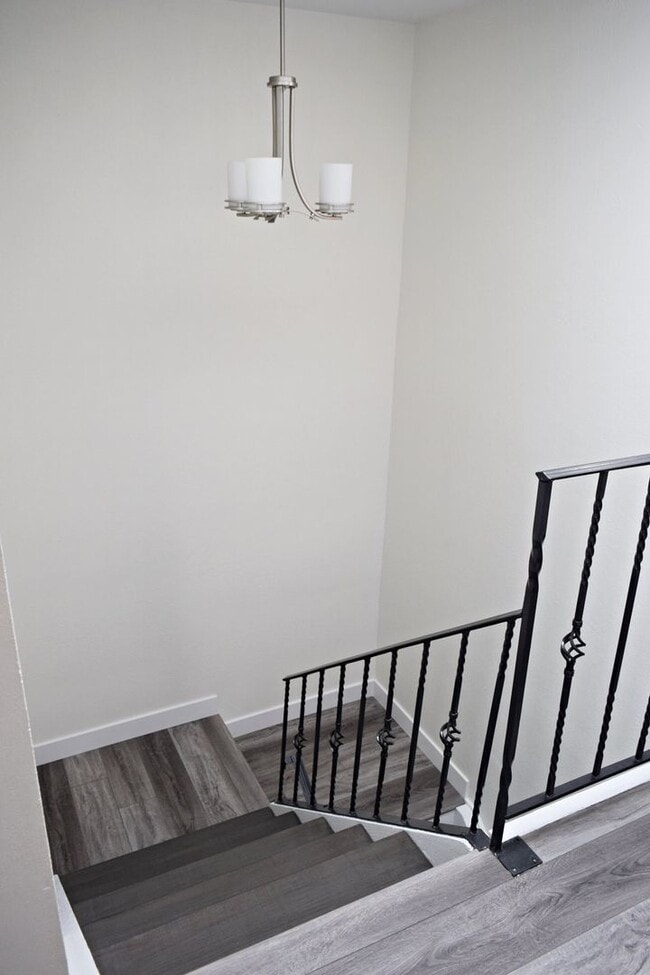 Building Photo - Stunning 4BR 2.5BA UTC Townhome - Updated ...