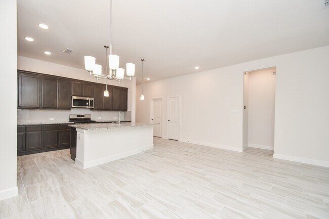 Building Photo - 146 Amaranth Wy