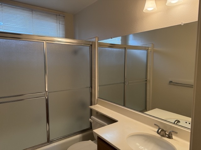 Guest Bathroom - 12330 Magnolia Blvd