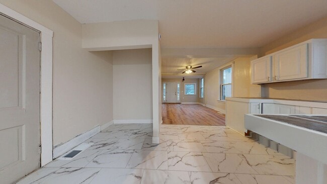 Building Photo - Galion City Schools, 3 Bedroom/2 Bath House!