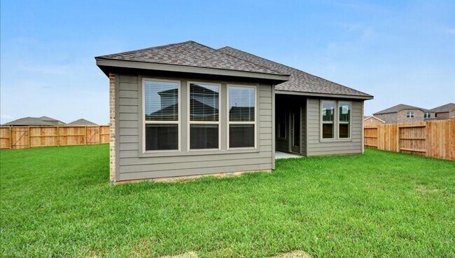Building Photo - 810 Whispering Winds Dr