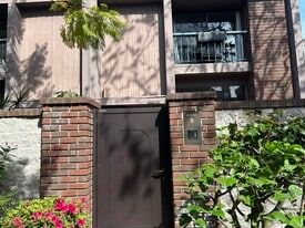 Building Photo - 4541 Alla Rd