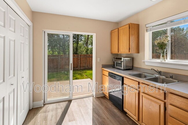 Building Photo - 306 Golden Valley Dr