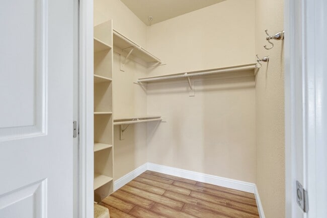 Building Photo - Gorgeous 3 bedroom two story townhome