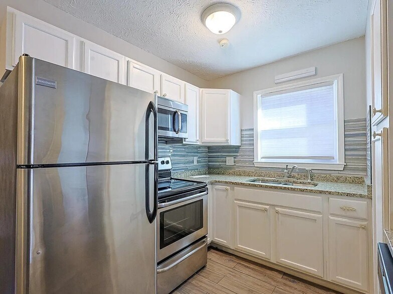 Building Photo - 718 Juniper Dr