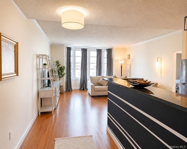 Building Photo - 300 Mamaroneck Ave