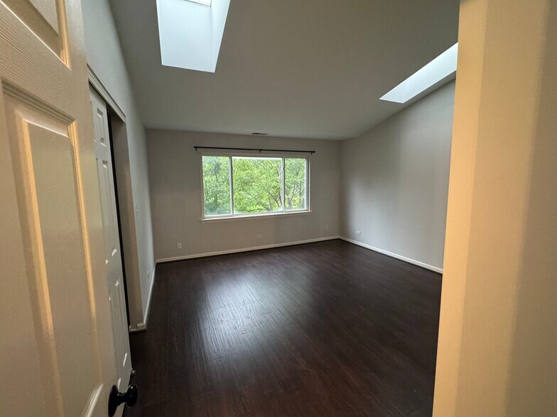 Master Bedroom - 268 Camel Bend Ct