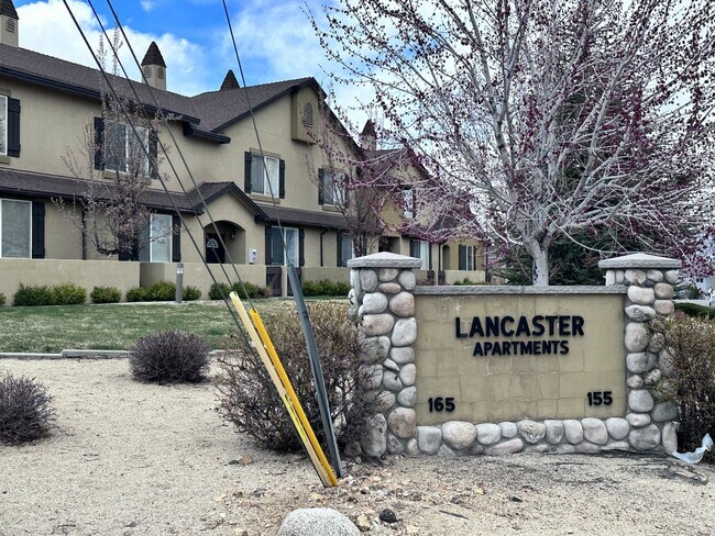 Building Photo - 165 Lancaster Dr