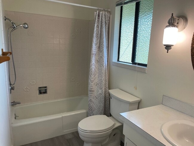 Building Photo - Spacious Admirals Cove Home with Recent Up...