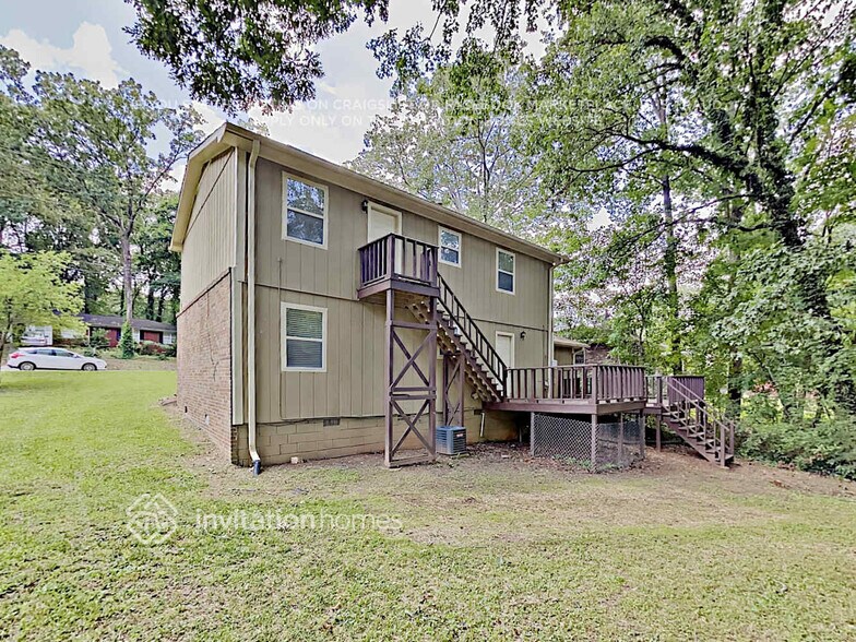 Building Photo - 2462 Lakewood Dr NW