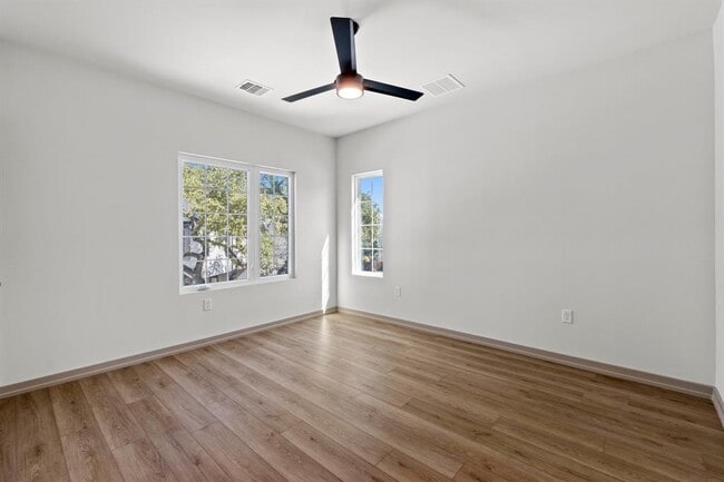 Building Photo - 1736 Bunche Rd