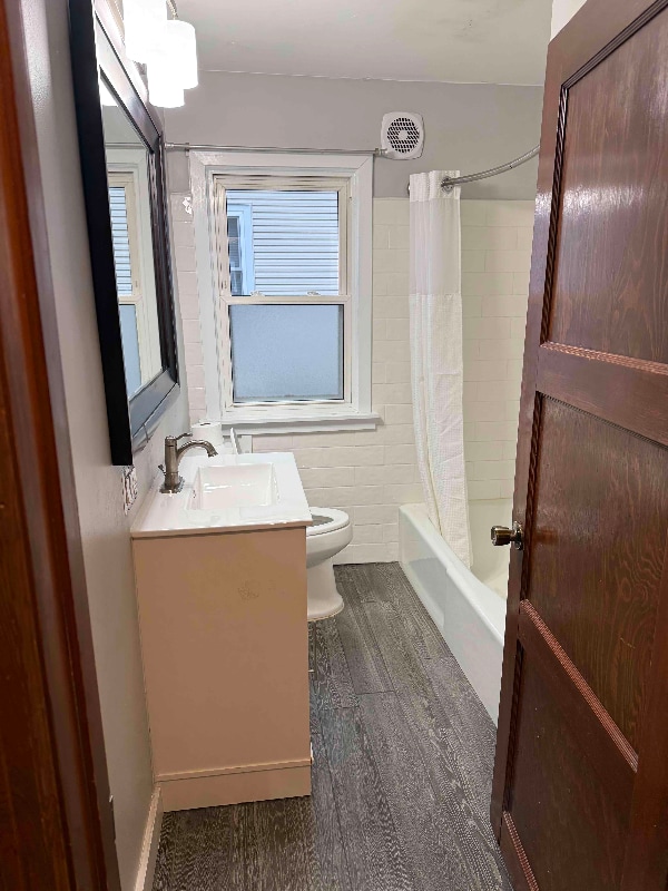 Building Photo - 320 Rosslyn Ave