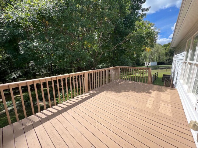 Building Photo - For Rent in Charleston Ridge