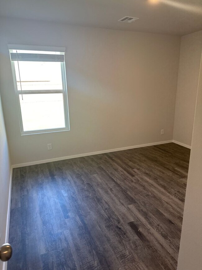 Building Photo - *NOW PRELEASING* Three Bedroom | Two Bath Home in Broken Arrow