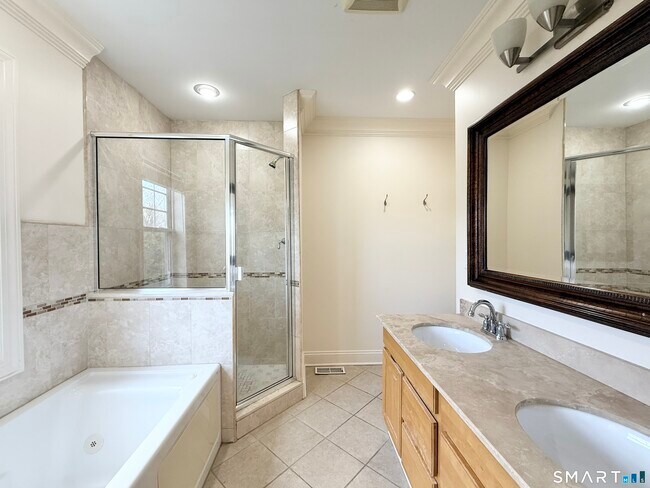 Building Photo - 27 Ferris Ave