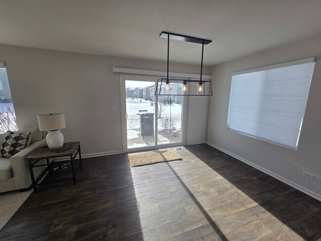 Building Photo - 719 Wellington Ln