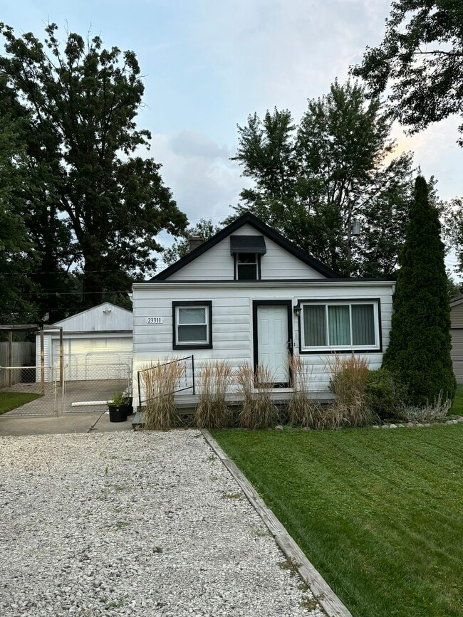 Primary Photo - 23311 Lakewood St