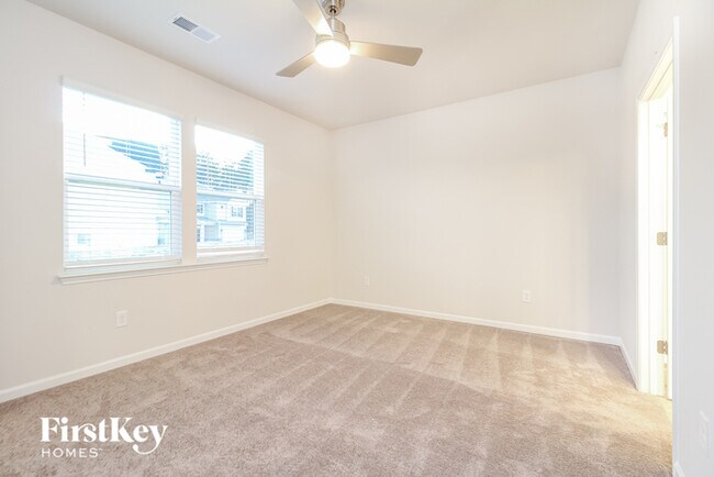 Building Photo - 1007 Mission Hill Ln
