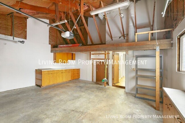 Building Photo - 12233 SE River Rd