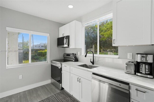 Building Photo - 1590 NW 38th St