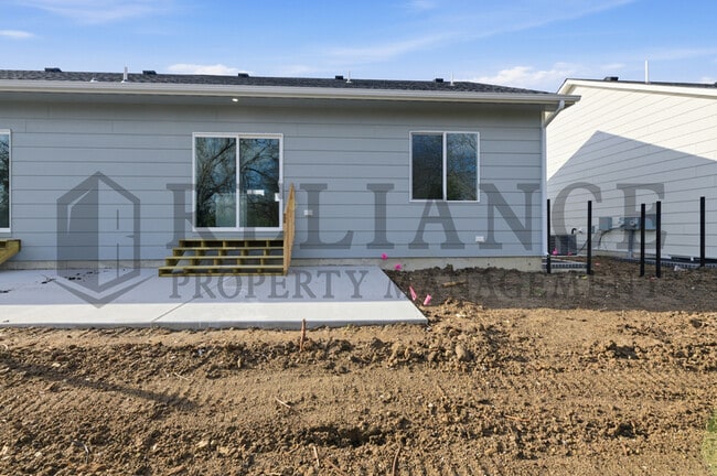 Building Photo - 5240 N Pinecrest Ct