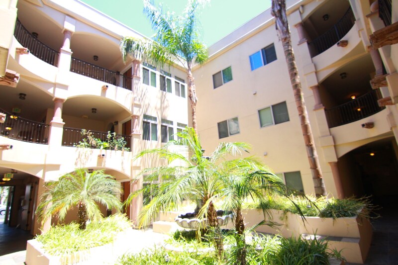 Building Photo - 10640 Woodbridge St