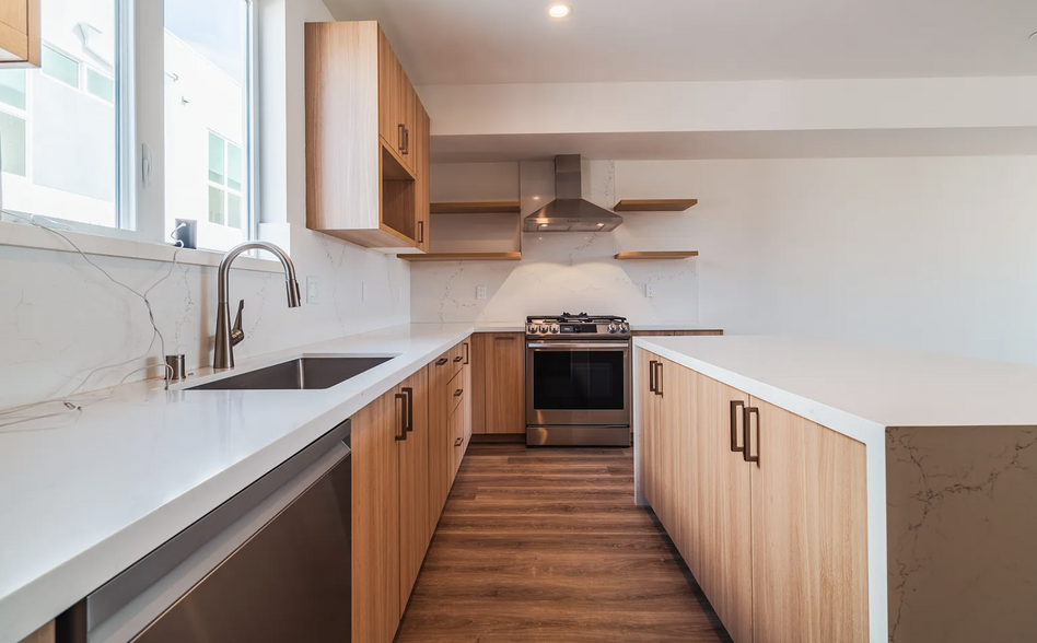Building Photo - 2555 Thurman Ave