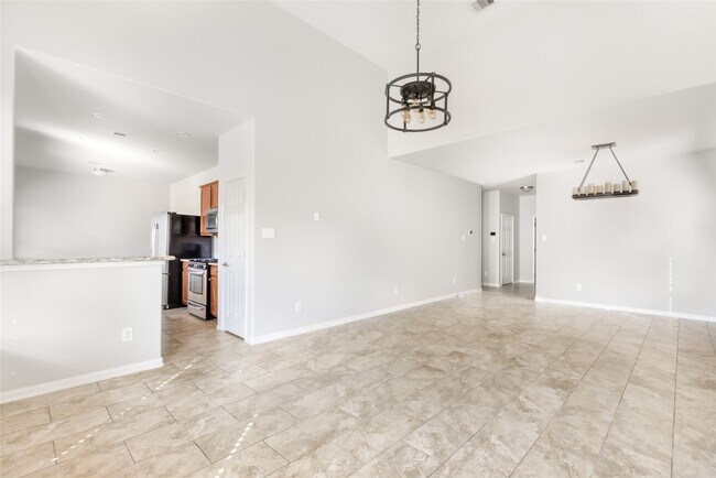 Building Photo - 10414 Whisper Bluff Dr