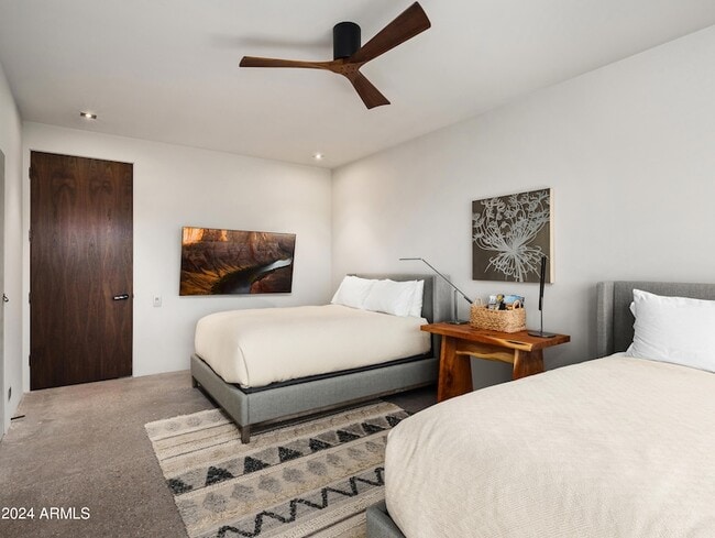 Building Photo - 15212 N Sandy Blf Rd