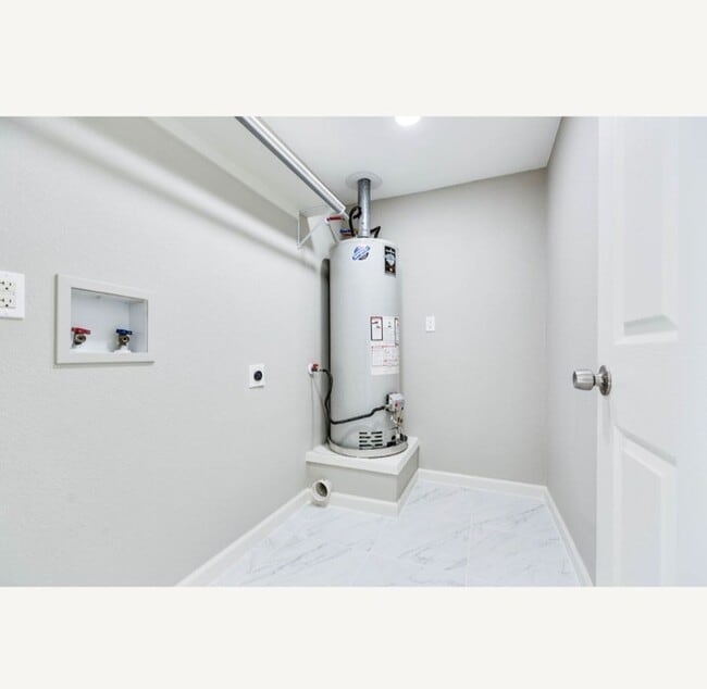 Building Photo - COMING MARCH 2026 - Fully Renovated 3 Bedroom Home!!