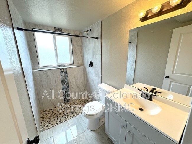 Building Photo - 1480 Hiawatha Dr