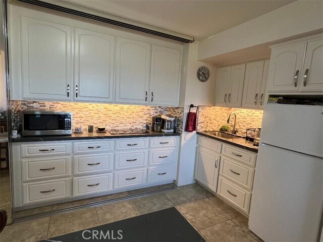 Building Photo - 24055 Paseo Del Lago