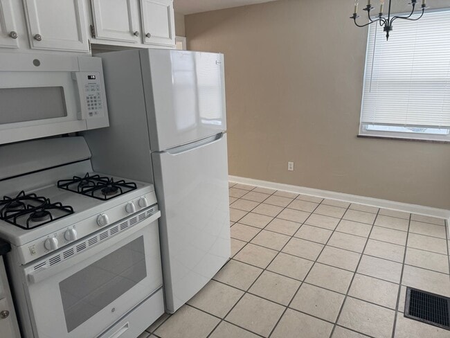 Building Photo - 3 Bedroom Cape Cod - Upper Arlington, OH